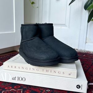 UGG Classic Mini II Boot in Black. USA Size 7. Like new!!